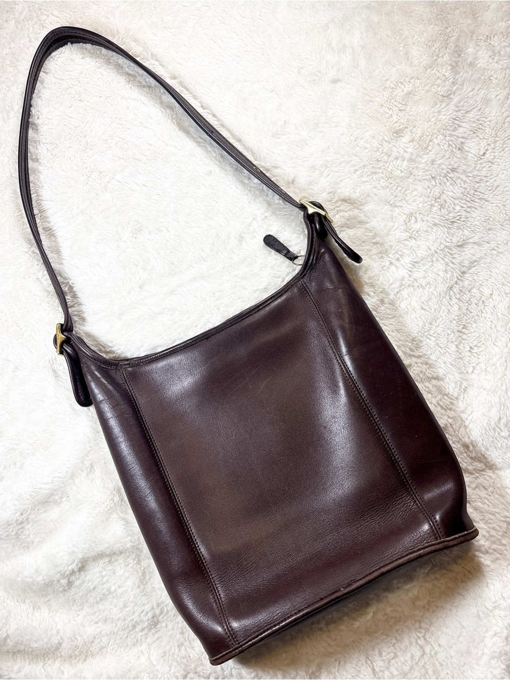 Vintage Coach Slim Duffle Bag Model 9060 in Dark Brown Leather